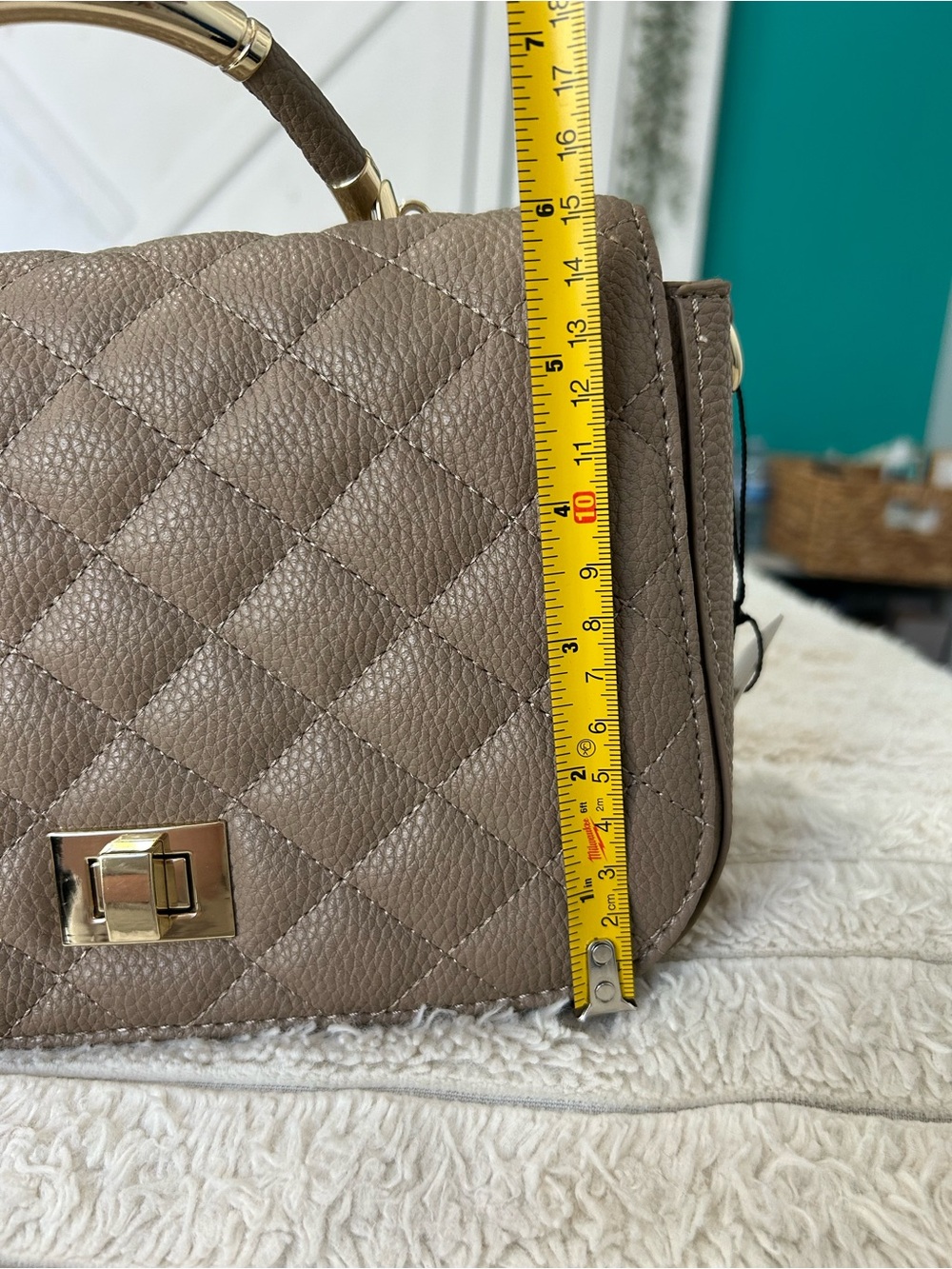 Elizabeth Grant Quilted Crossbody Bag with Gold Hardware - Picture 9 of 11